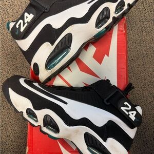 Nike Air Griffey Max 1 White Freshwater - Black and White Sneakers with Teal
